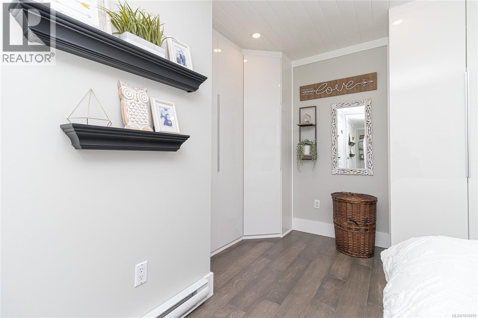  1911 Lisnoe Avenue, Central Saanich