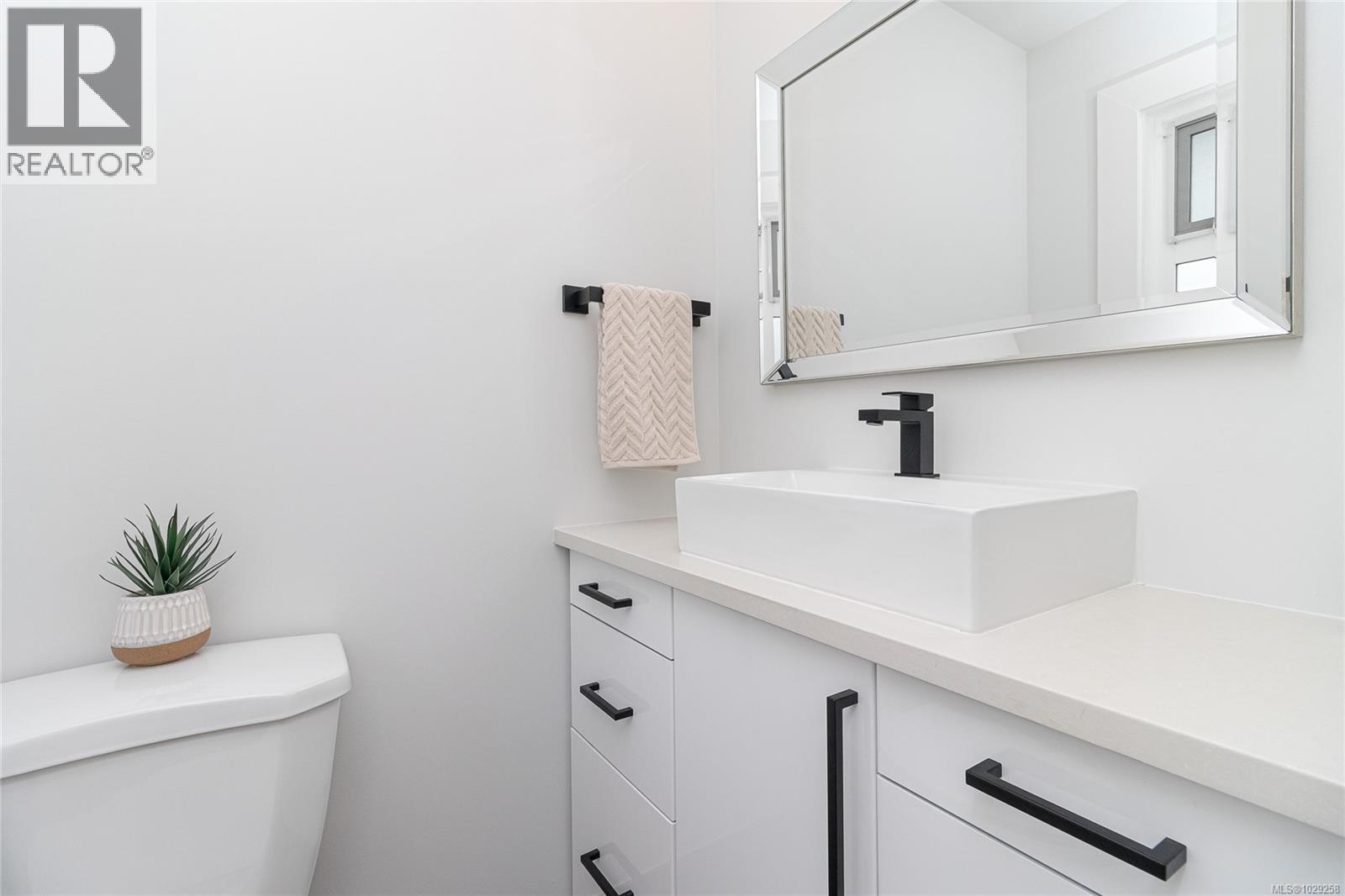  1911 Lisnoe Avenue, Central Saanich