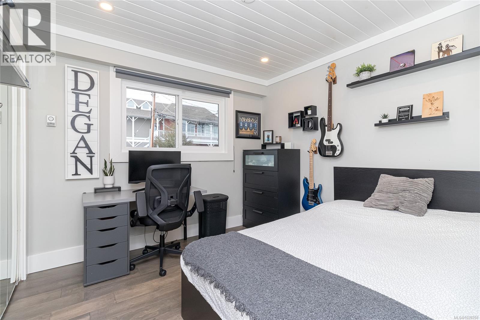  1911 Lisnoe Avenue, Central Saanich