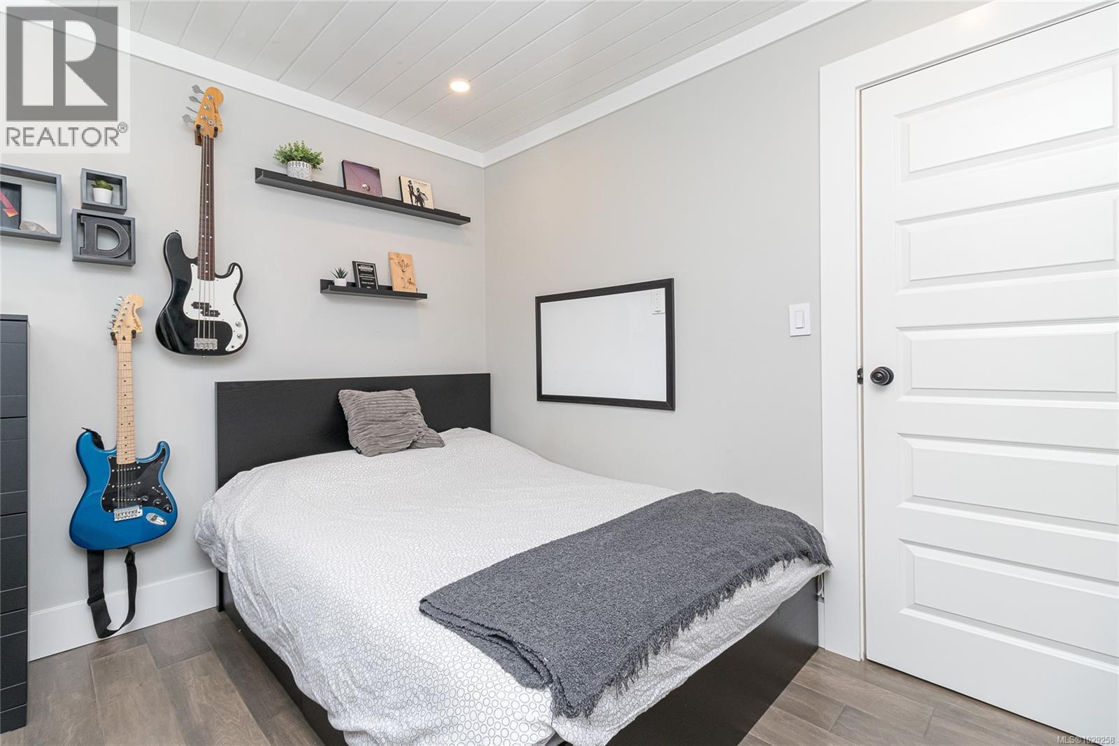  1911 Lisnoe Avenue, Central Saanich