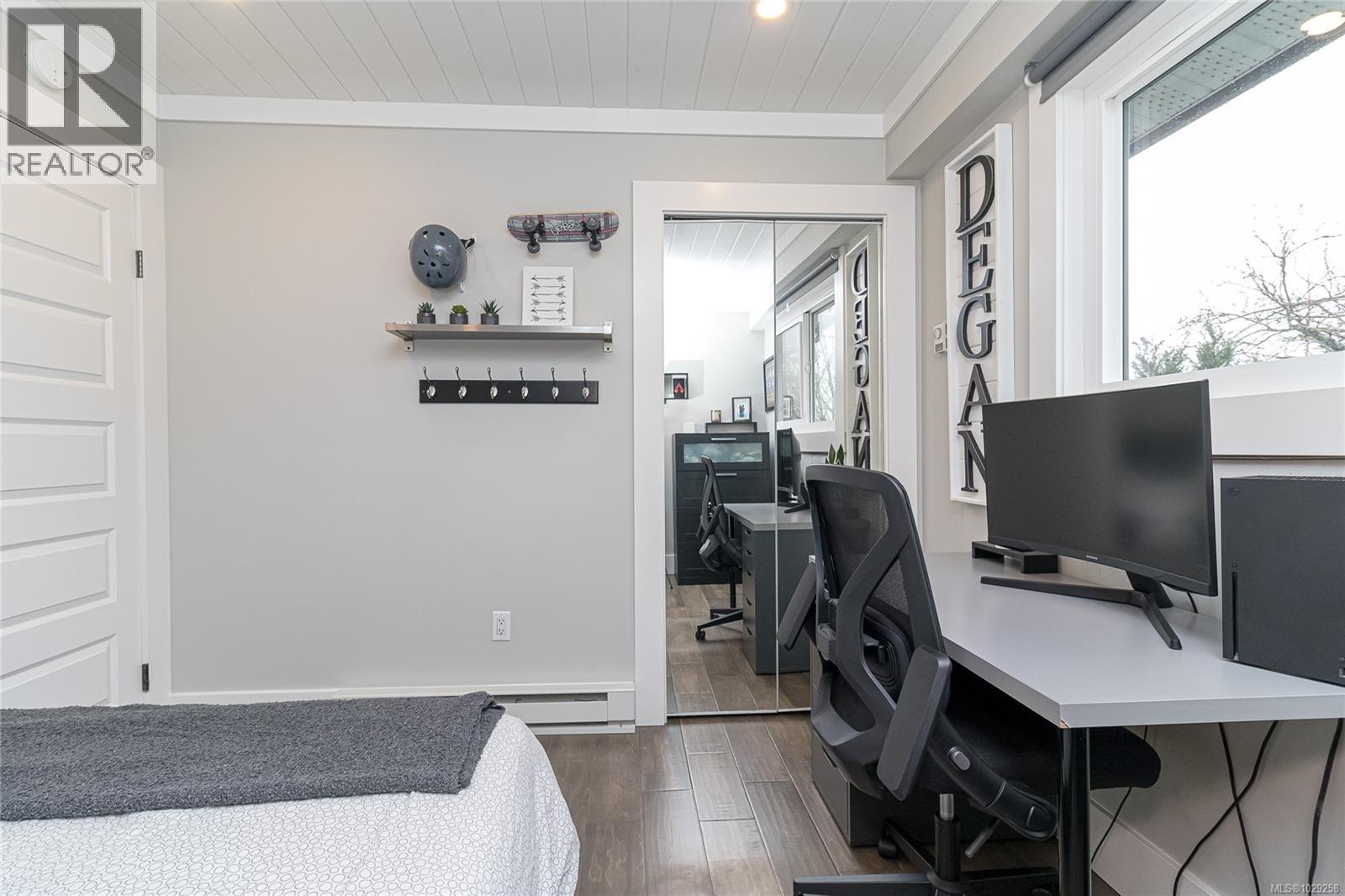  1911 Lisnoe Avenue, Central Saanich