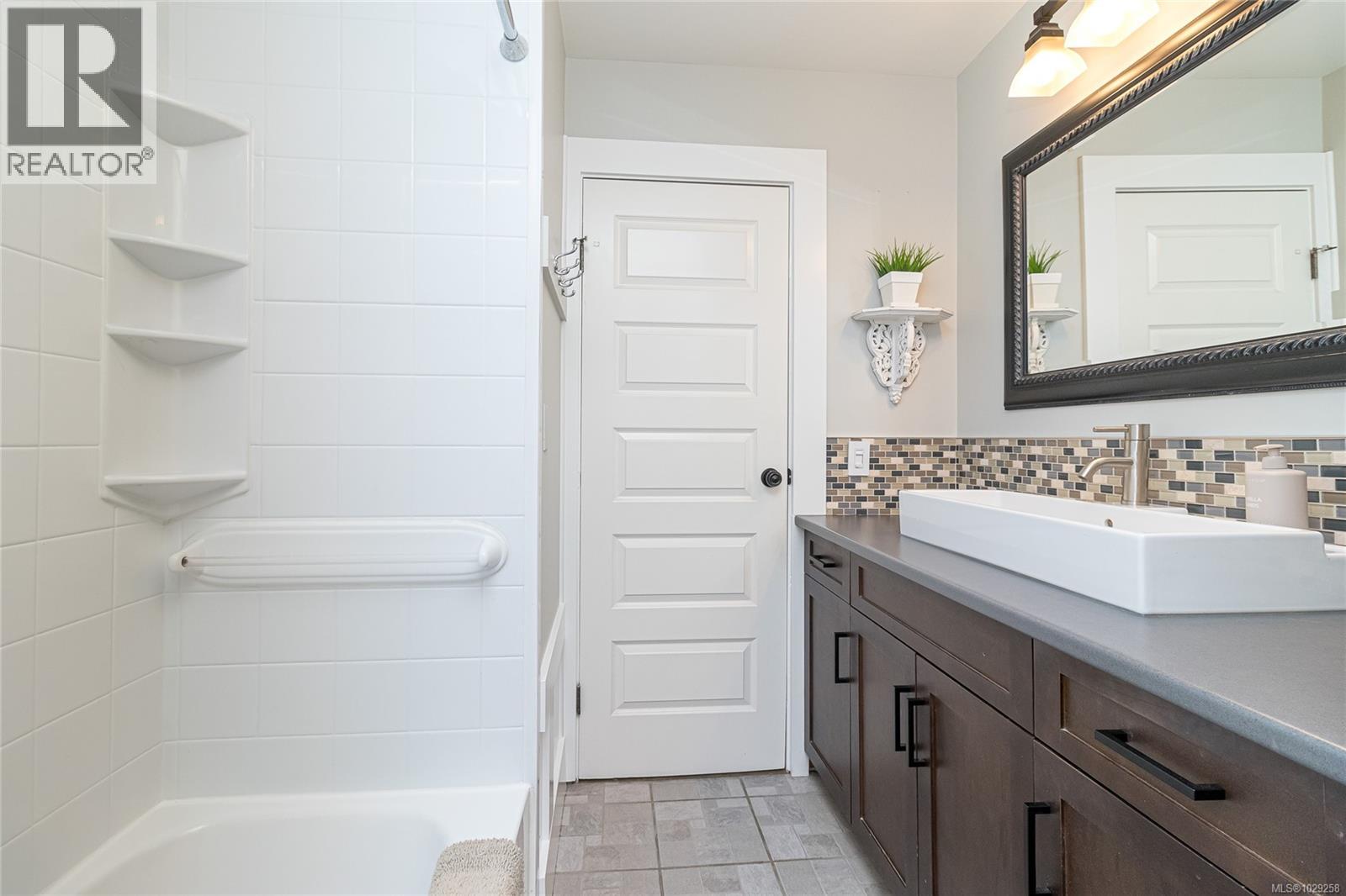  1911 Lisnoe Avenue, Central Saanich