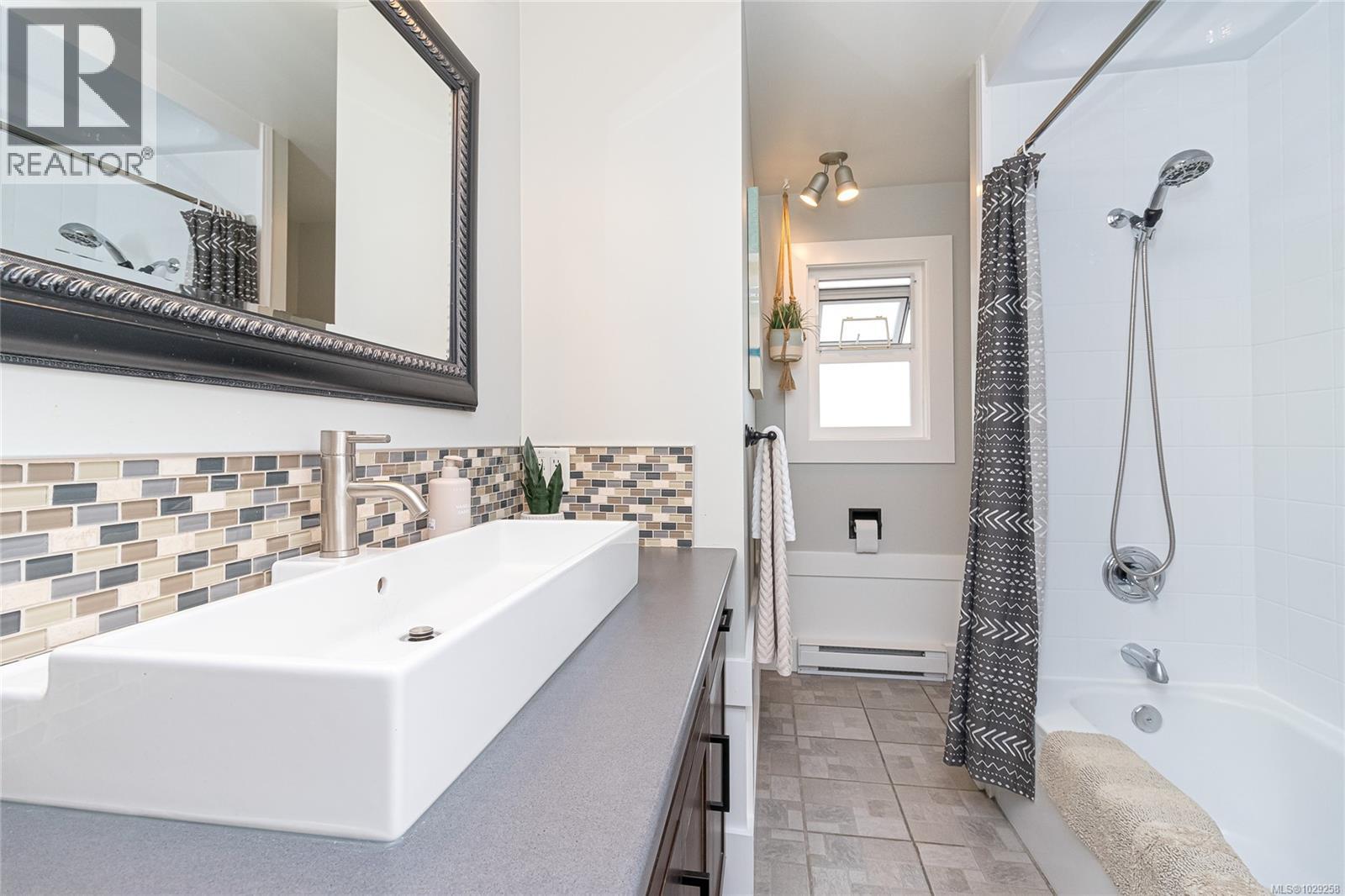  1911 Lisnoe Avenue, Central Saanich