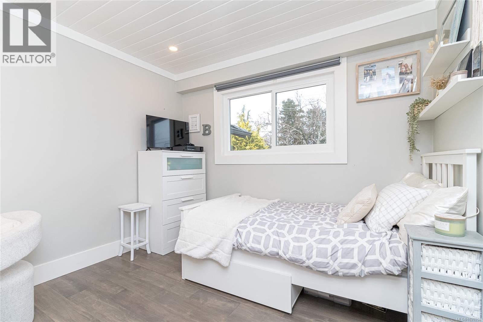  1911 Lisnoe Avenue, Central Saanich