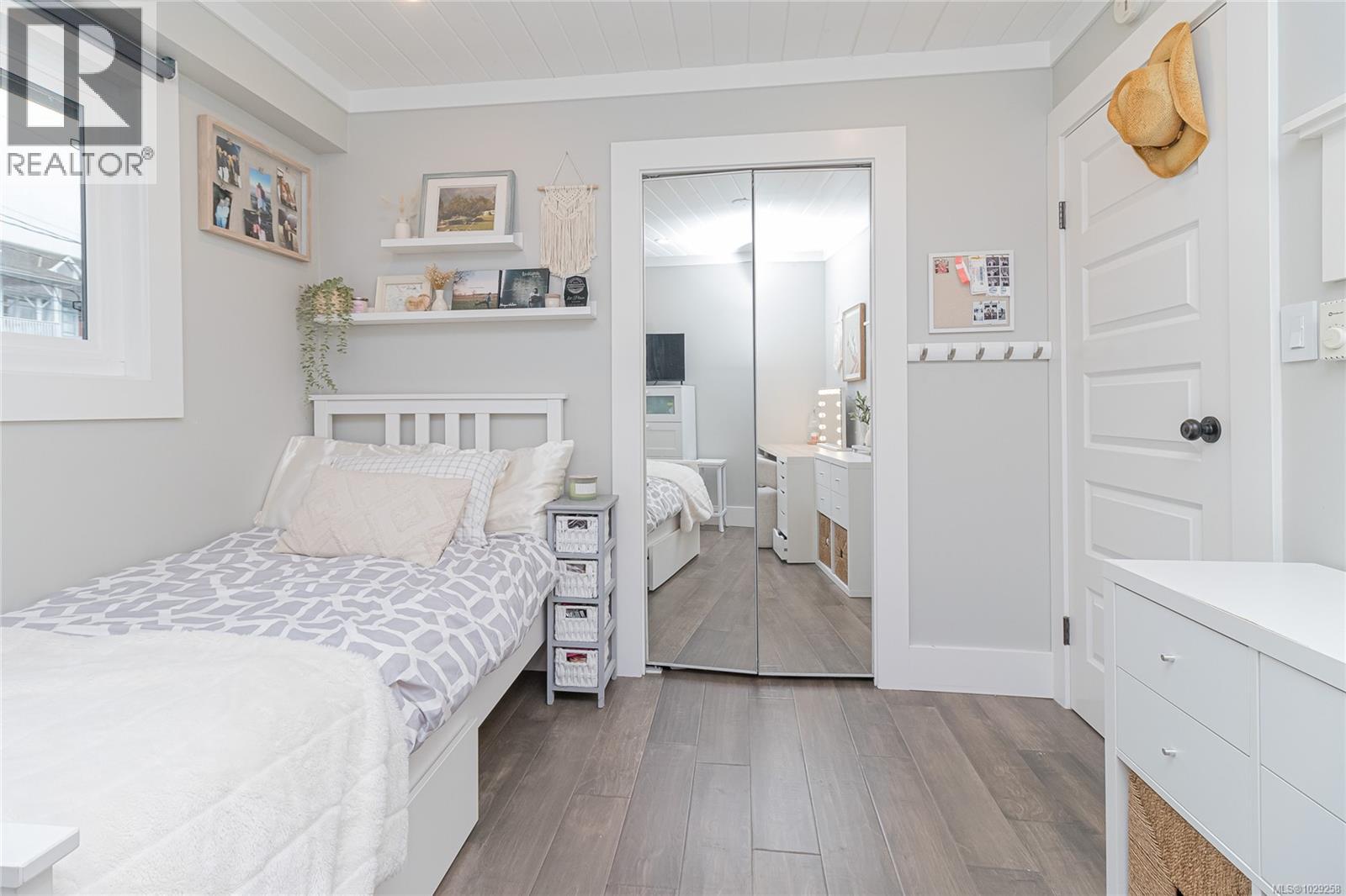  1911 Lisnoe Avenue, Central Saanich