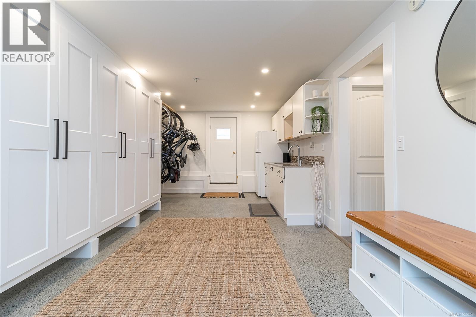  1911 Lisnoe Avenue, Central Saanich