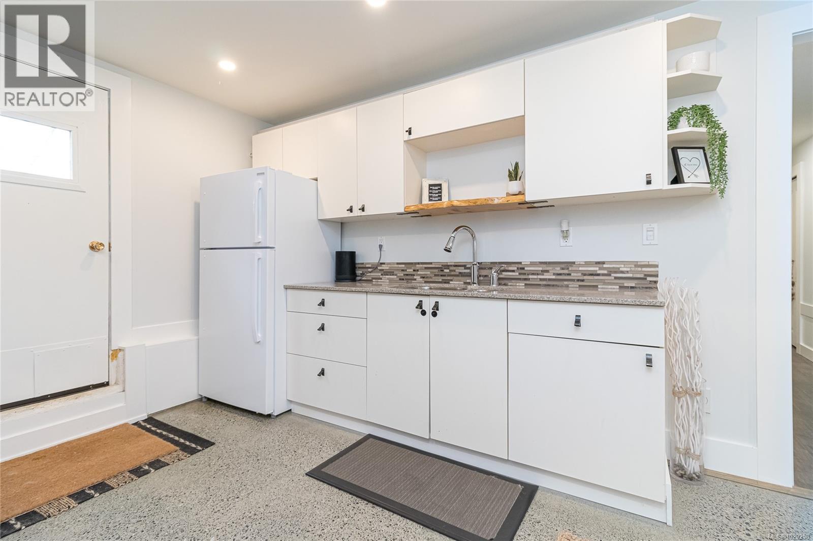  1911 Lisnoe Avenue, Central Saanich