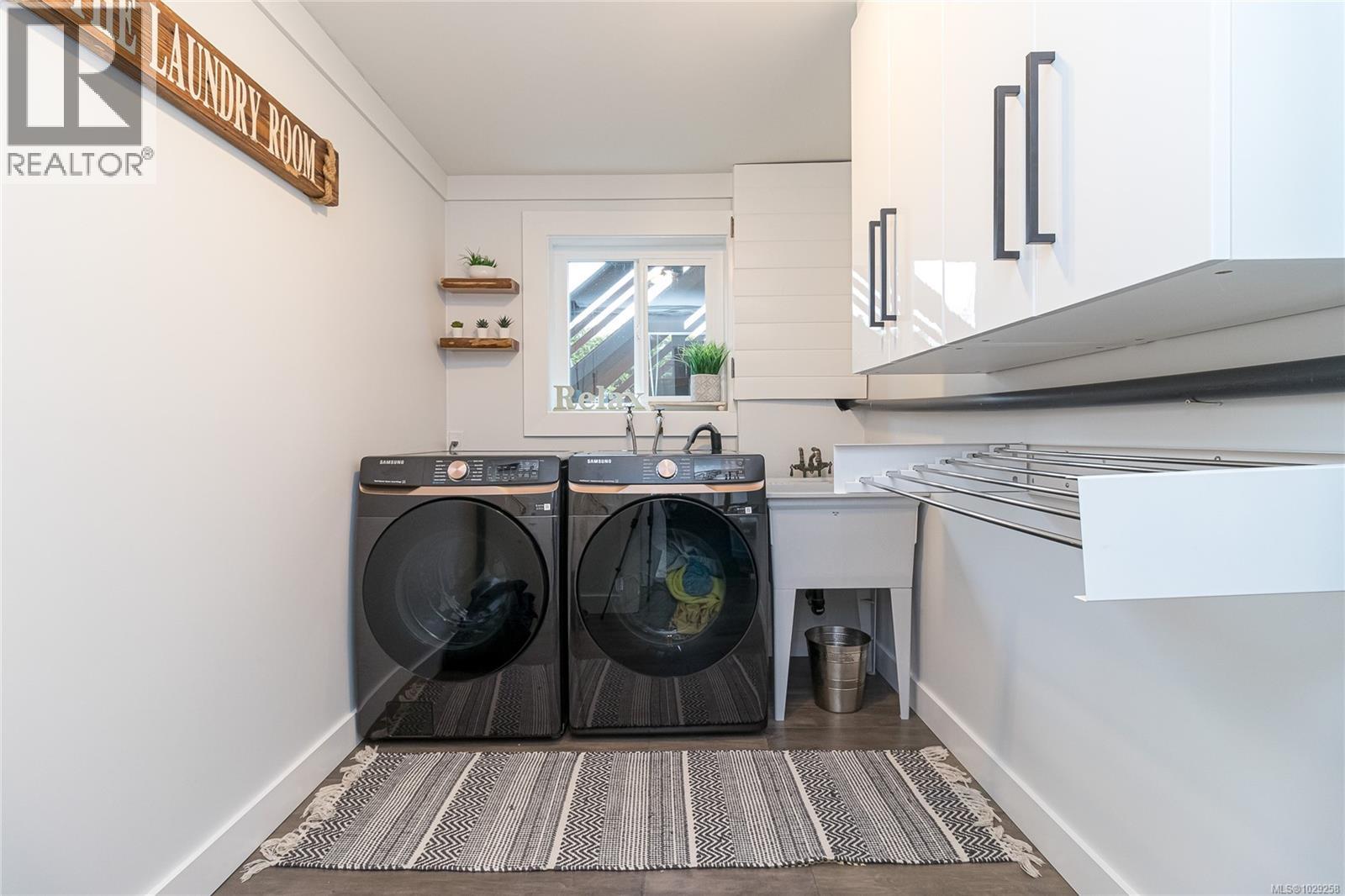  1911 Lisnoe Avenue, Central Saanich