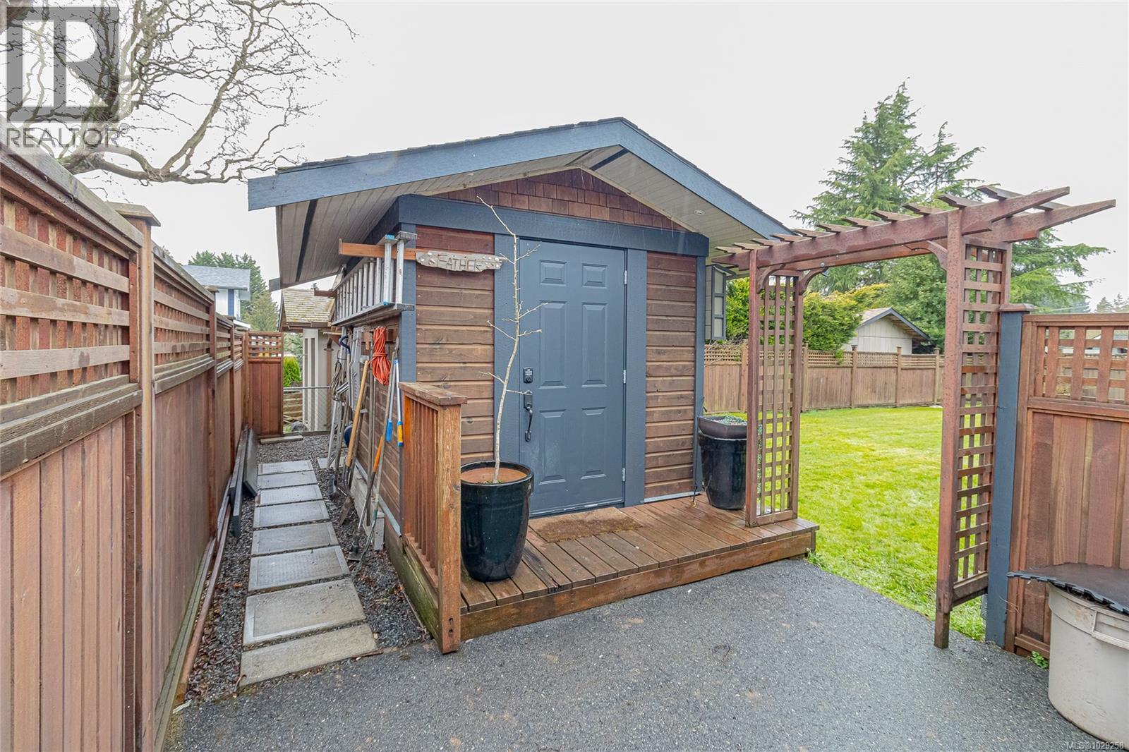  1911 Lisnoe Avenue, Central Saanich