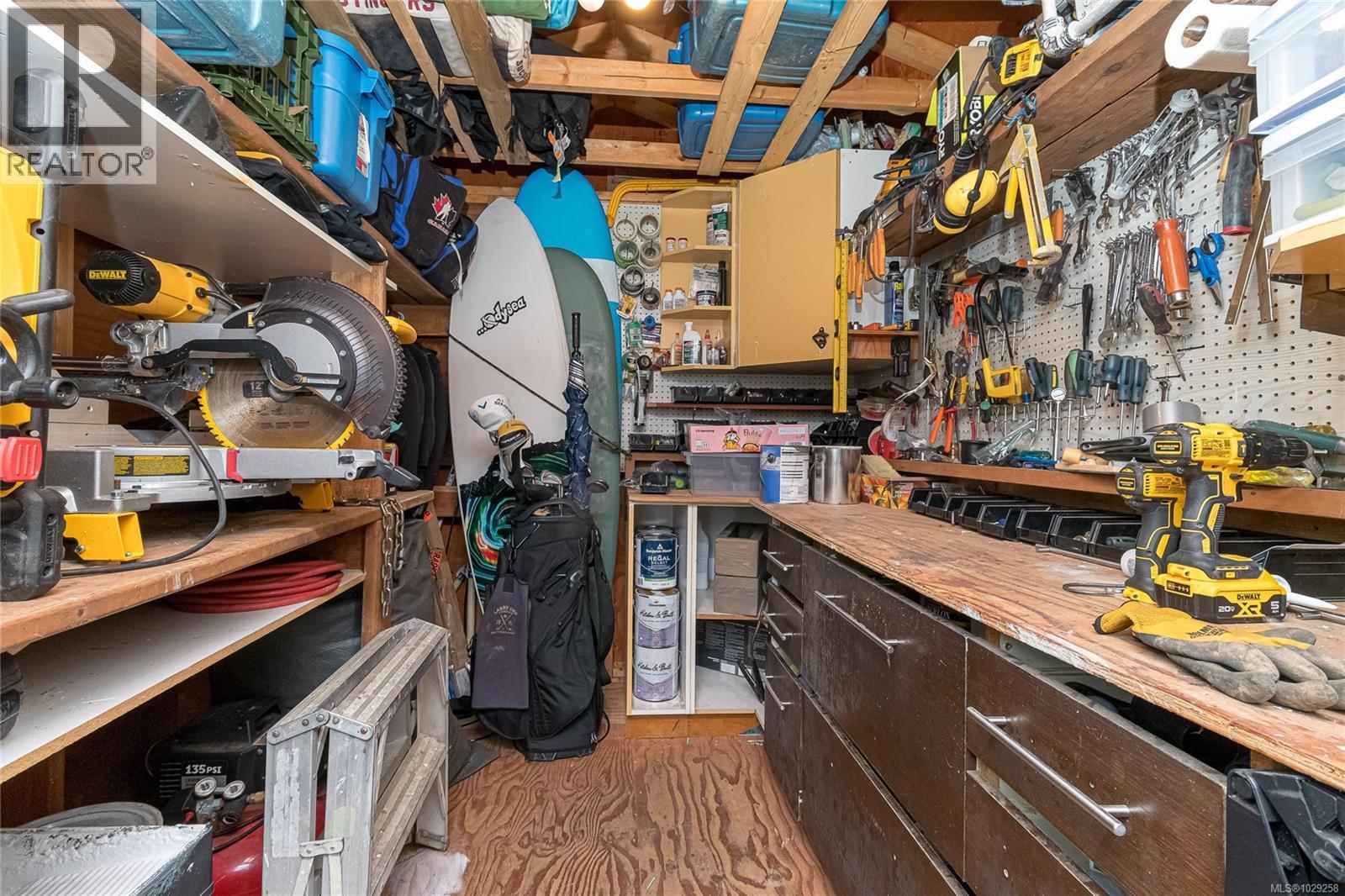  1911 Lisnoe Avenue, Central Saanich