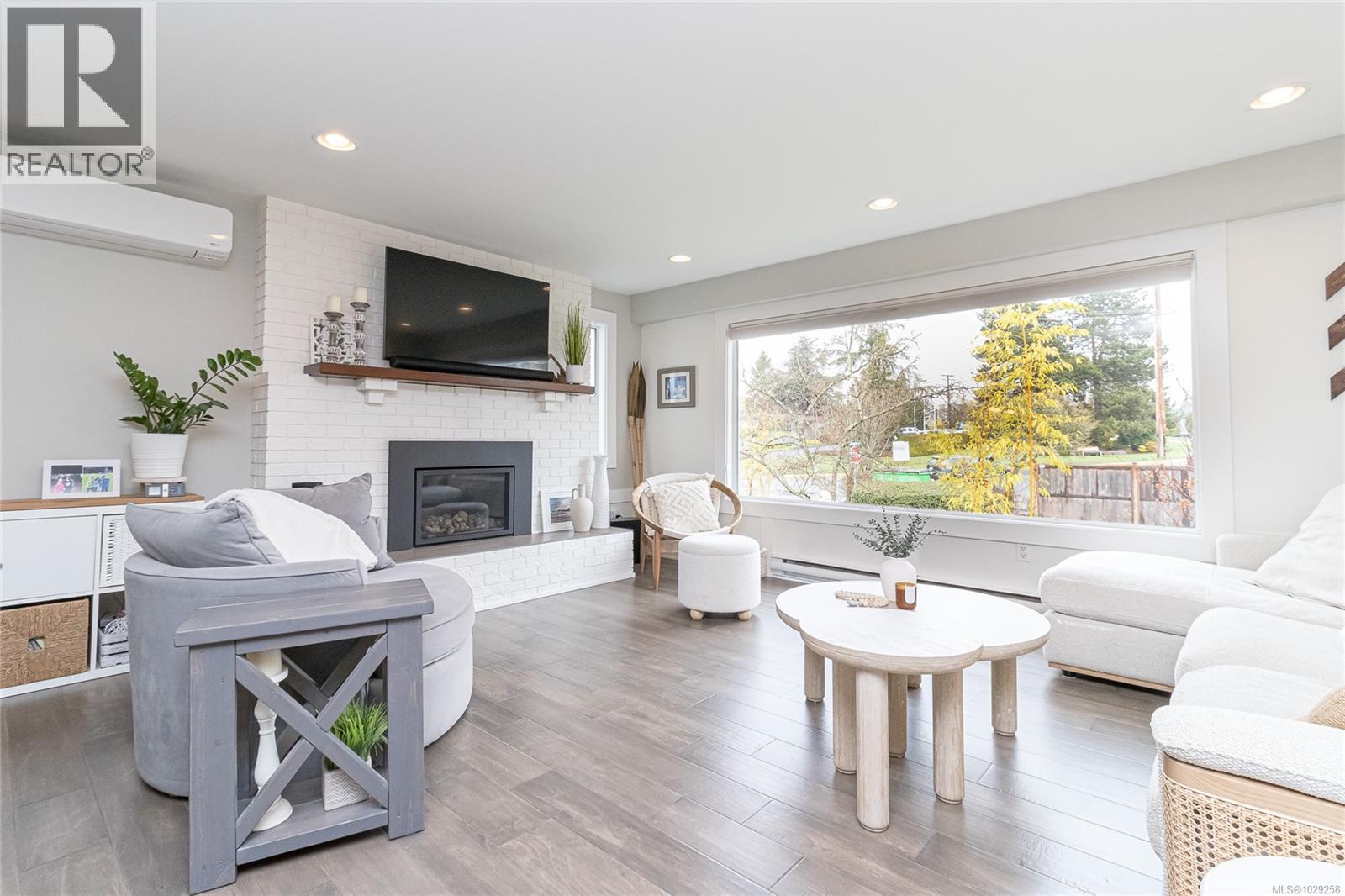  1911 Lisnoe Avenue, Central Saanich