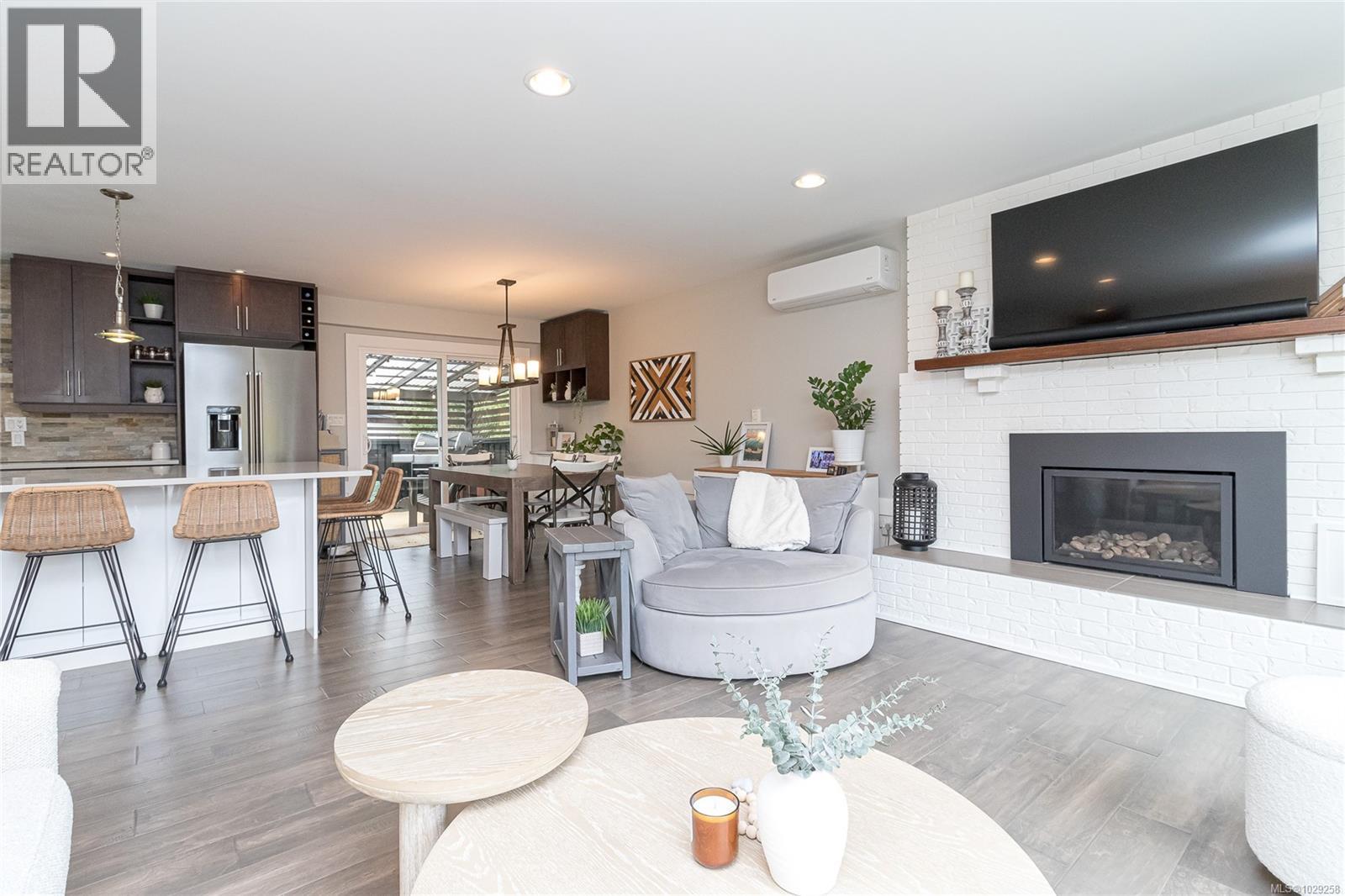  1911 Lisnoe Avenue, Central Saanich