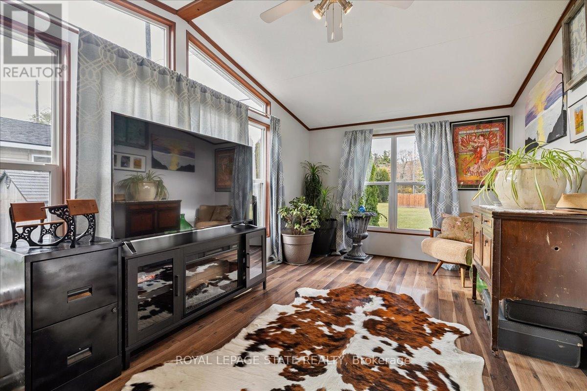 #13 SPRUCE 4449 MILBUROUGH LINE - 19
