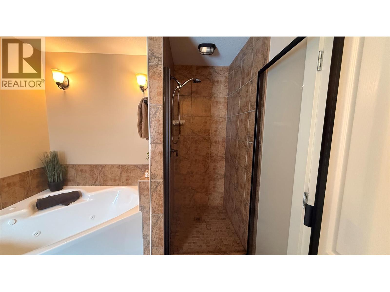 7337 PROSPECTOR Avenue Unit# 701, Radium Hot Springs