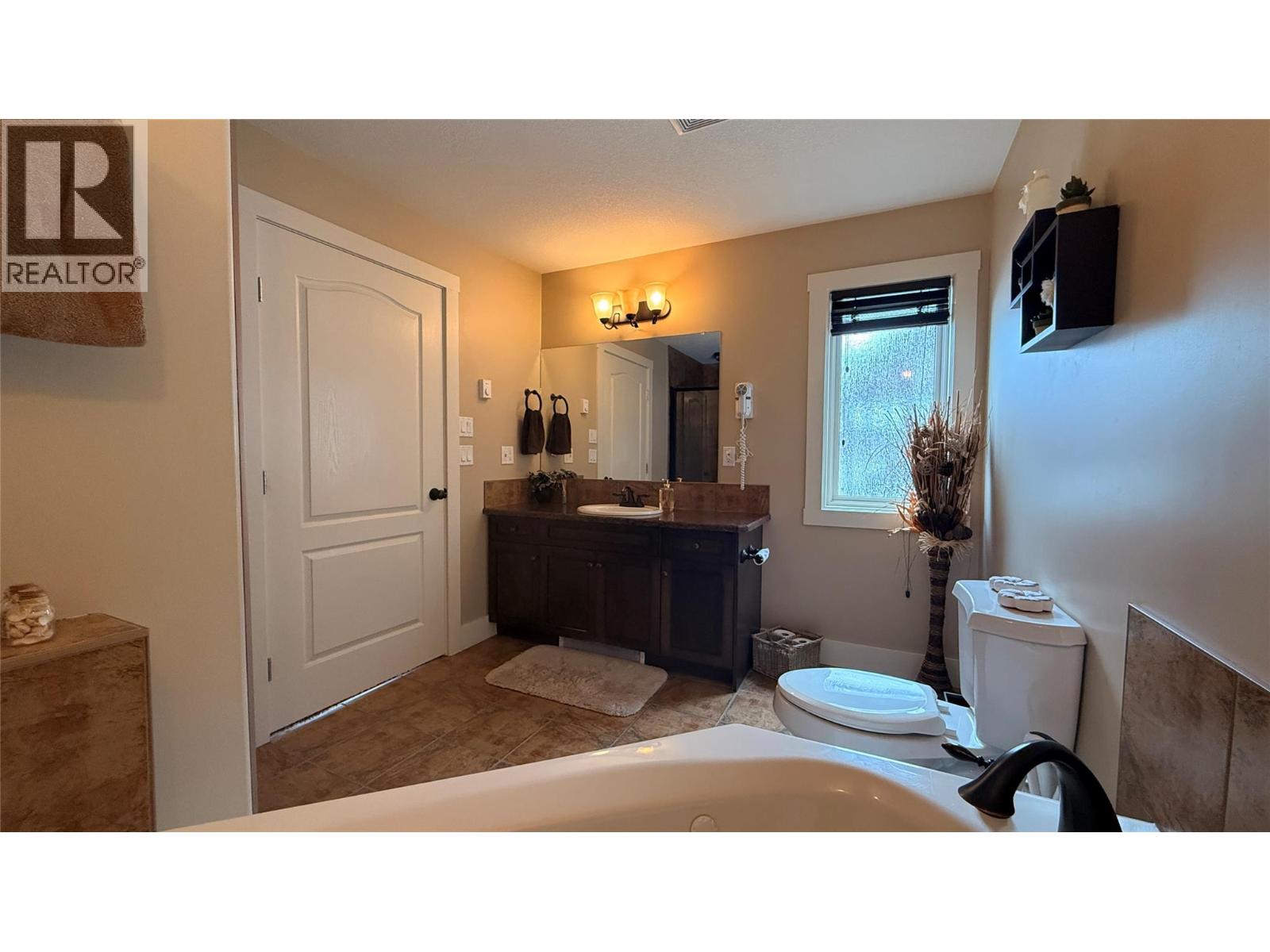 7337 PROSPECTOR Avenue Unit# 701, Radium Hot Springs