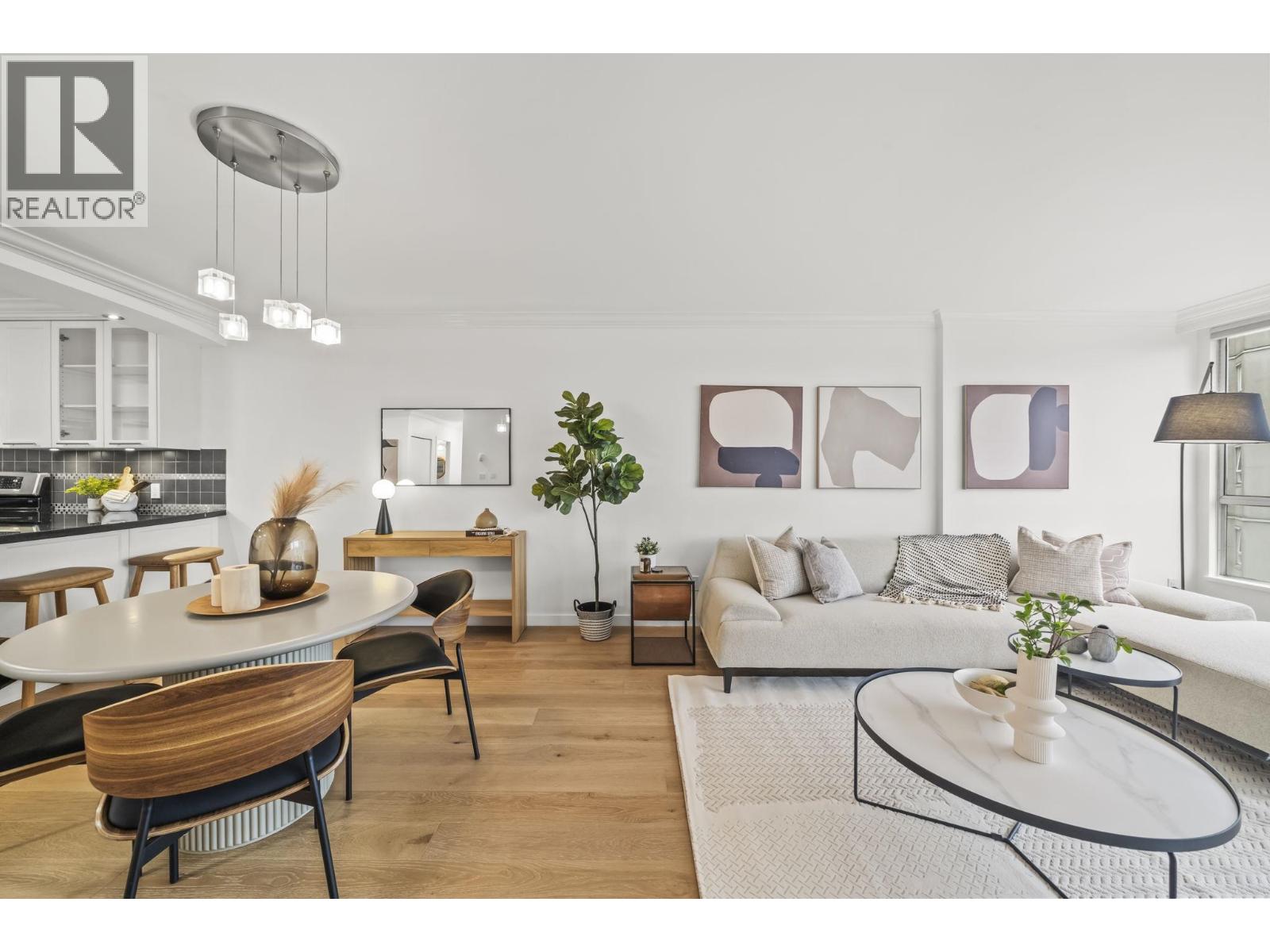 809 518 MOBERLY Road - main photo