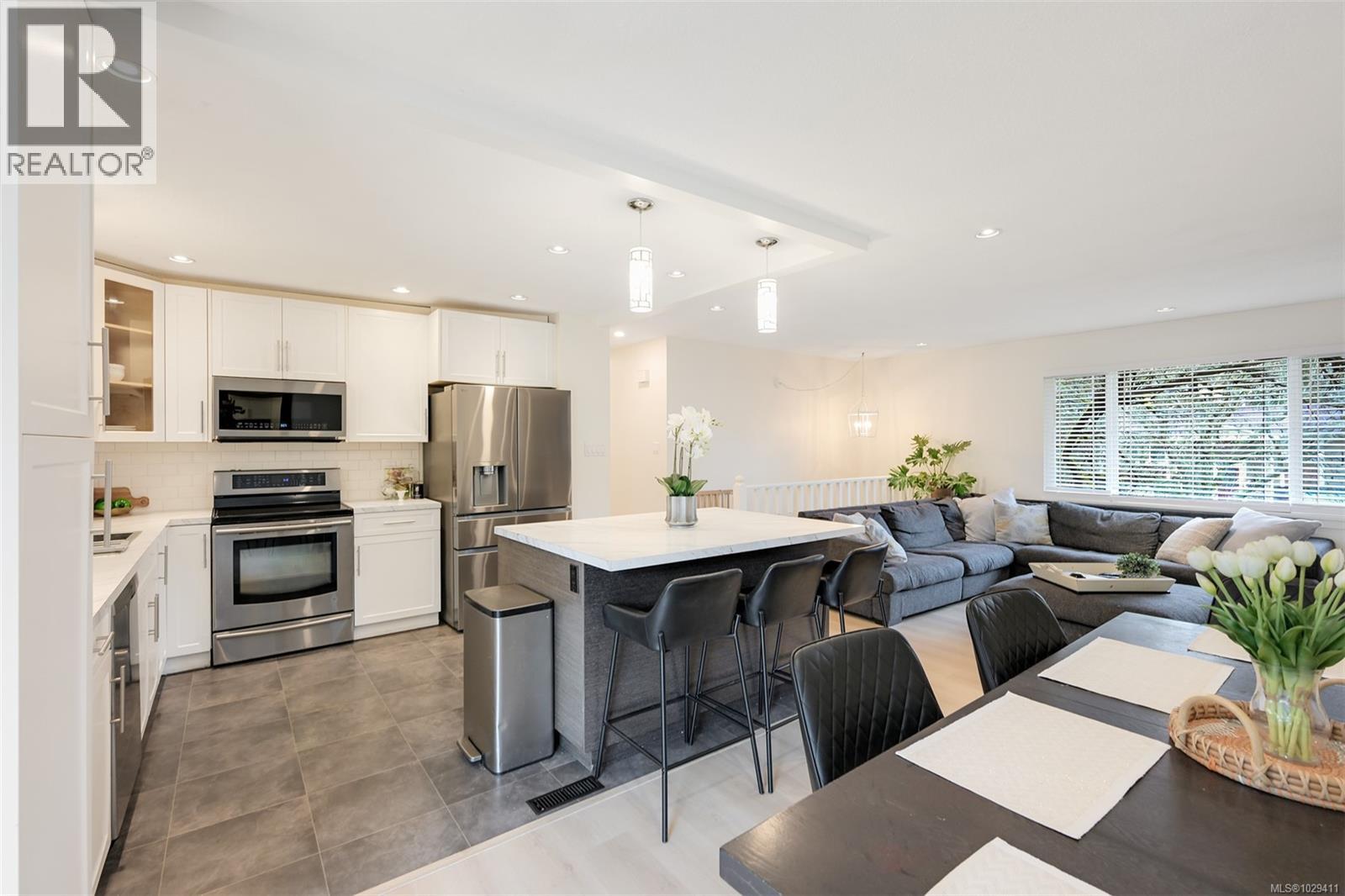  4257 Eastridge Crescent, Saanich