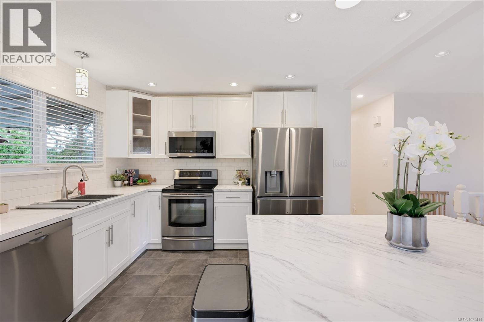  4257 Eastridge Crescent, Saanich