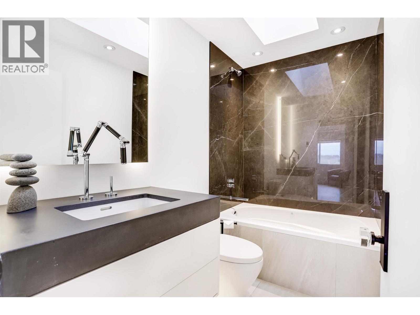 6371 LONDON Road, Richmond