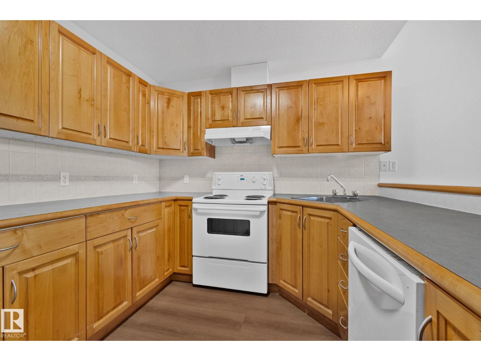 #116 11033 127 ST NW - 14