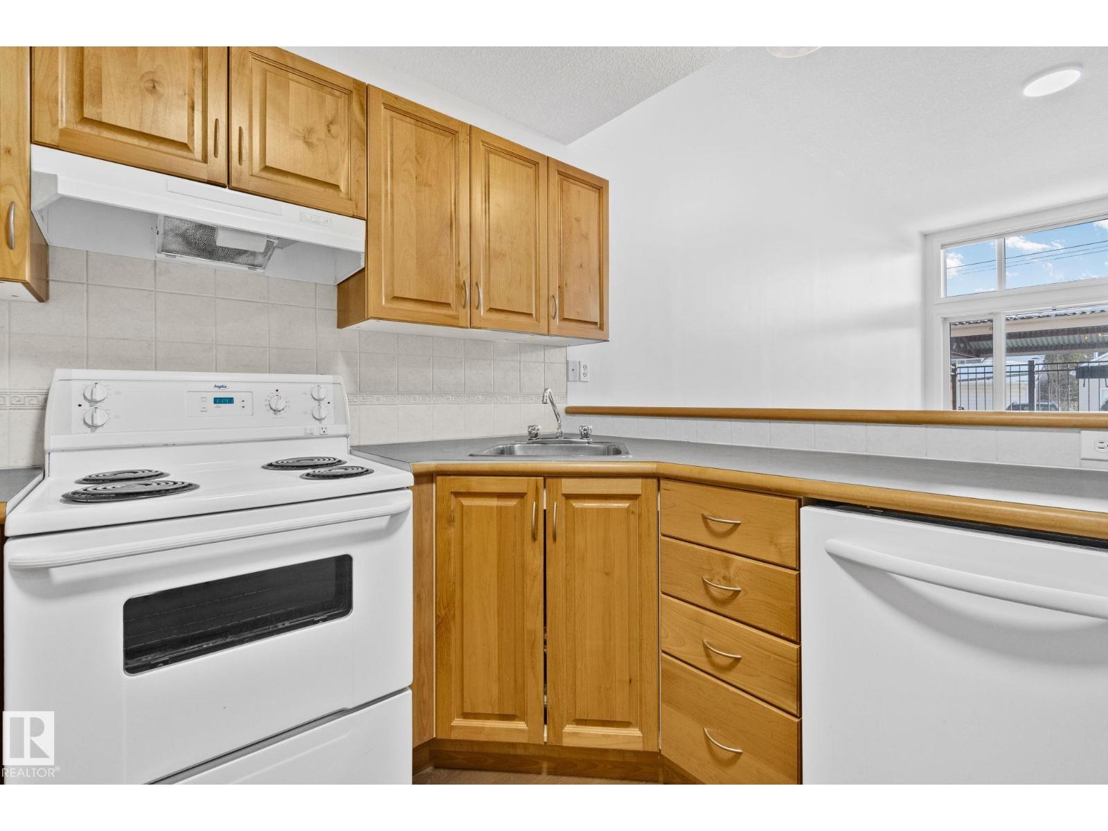 #116 11033 127 ST NW - 15