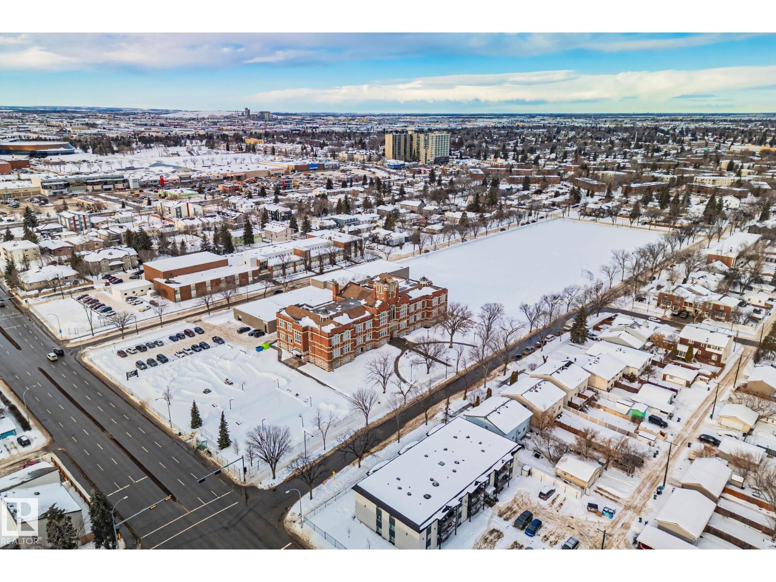 #116 11033 127 ST NW - 32