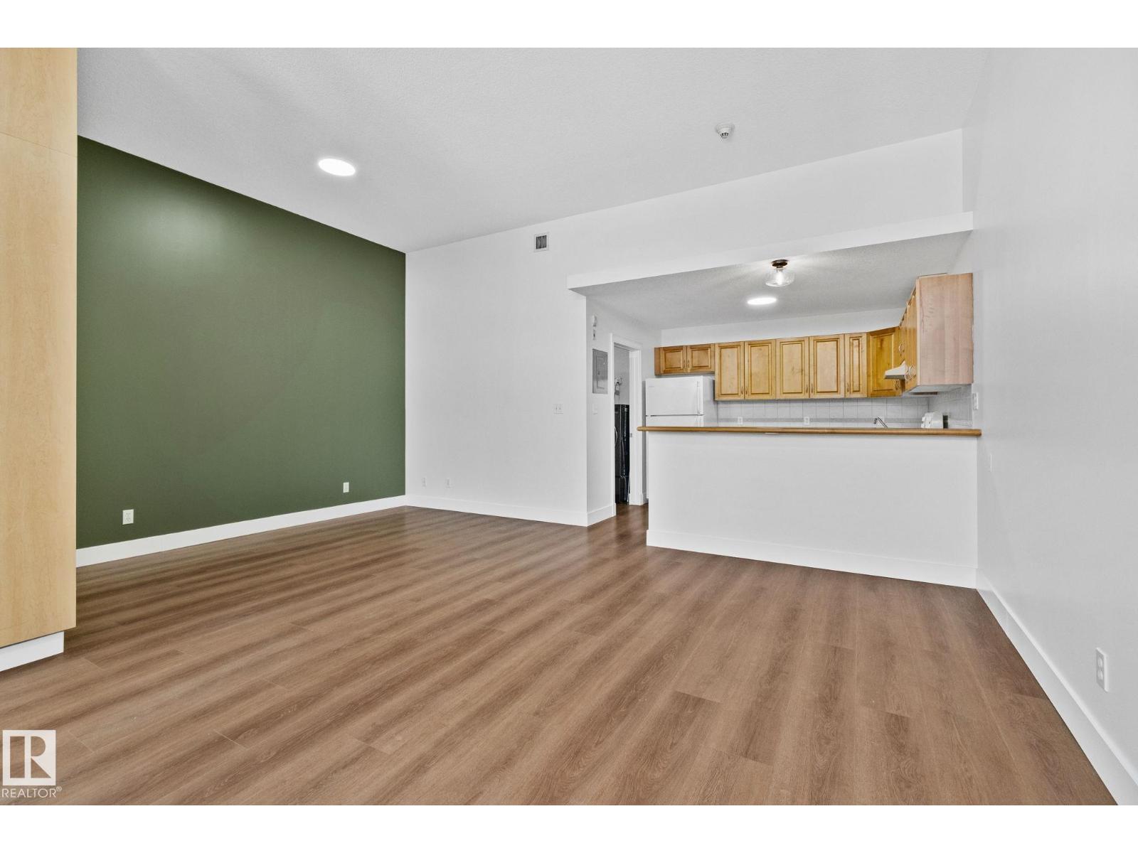 #116 11033 127 ST NW - 7
