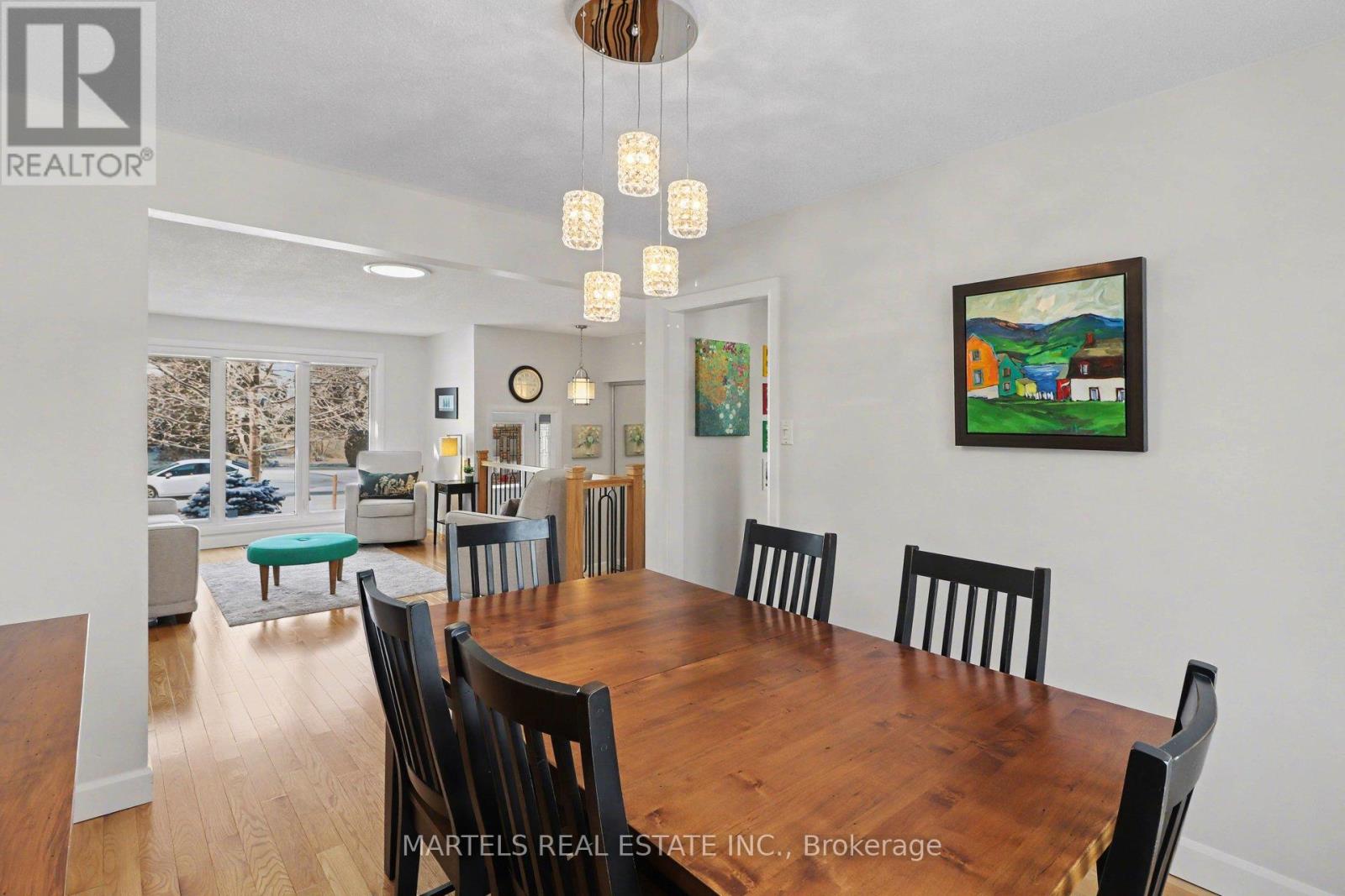 Combined living/dining room, great to entertain