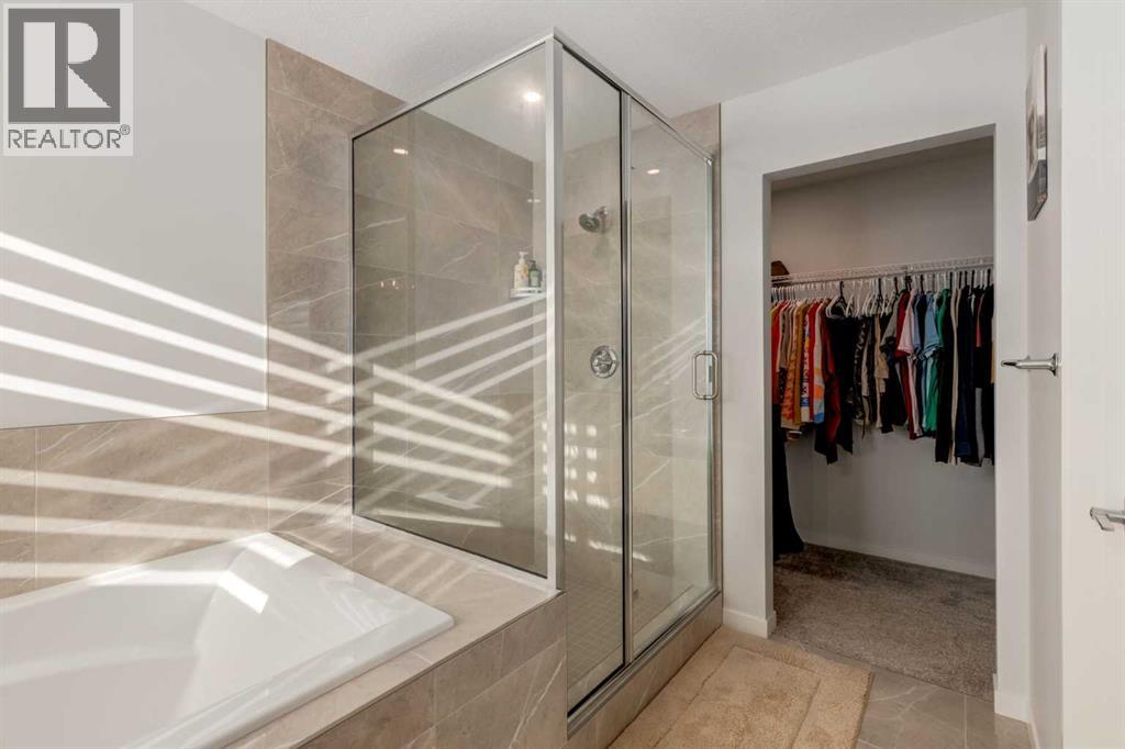 Single Family House for Sale in  Marmot Passage NW Glacier Ridge Calgary 