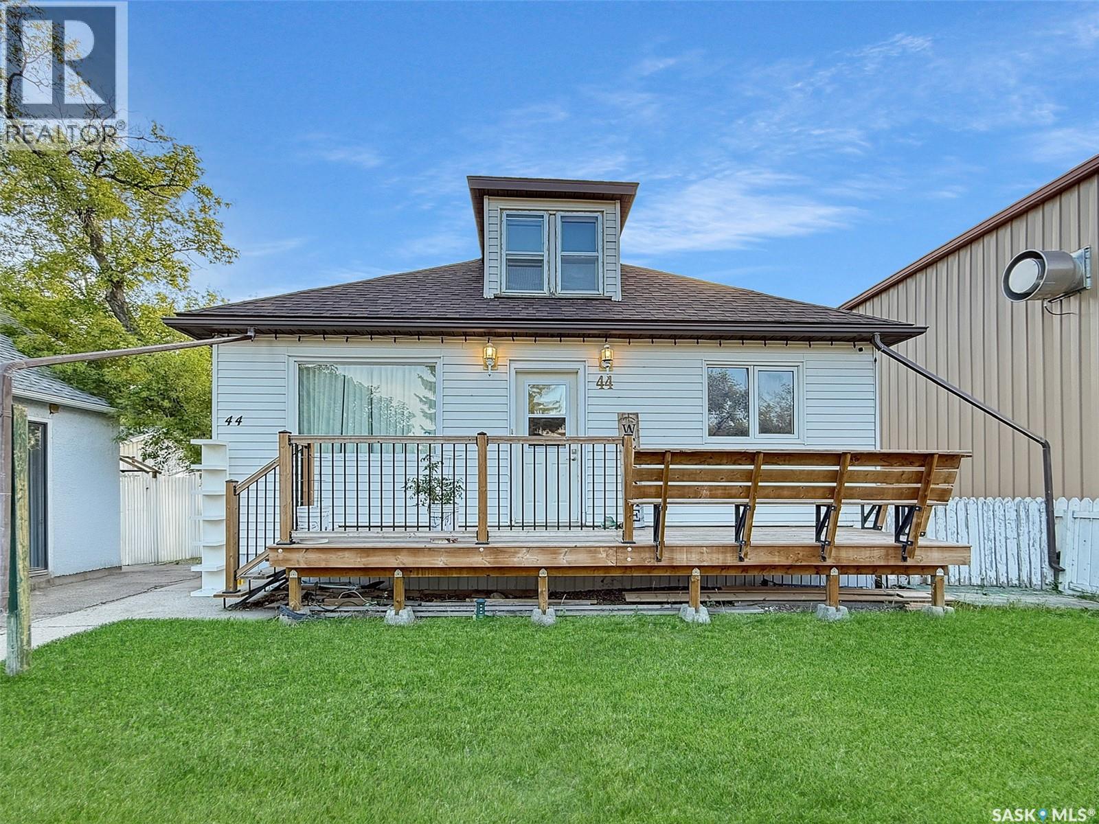 Single Family House for Sale in  th AVENUE NE Swift Current 