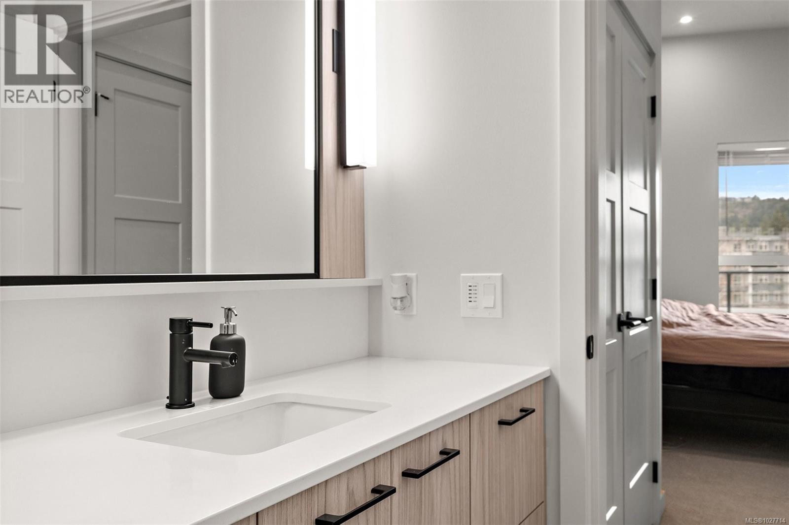 #606 947 WHIRLAWAY CRES - 14