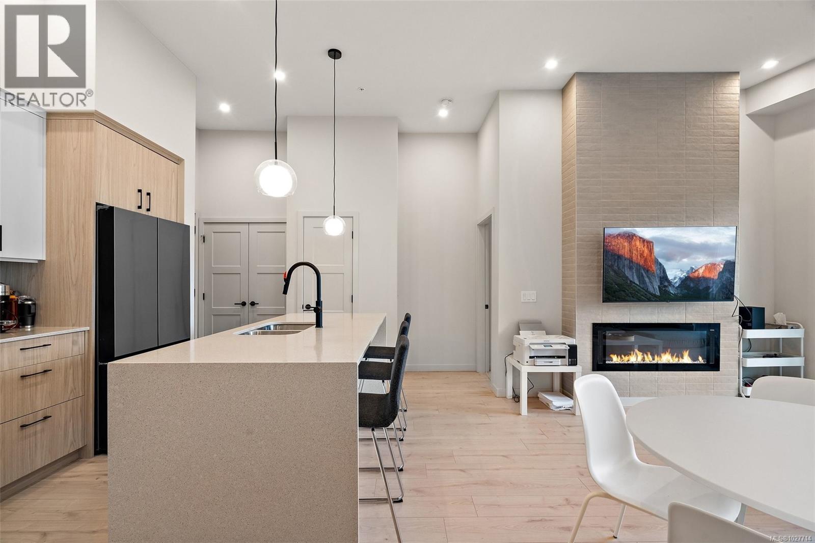 #606 947 WHIRLAWAY CRES - Image 3