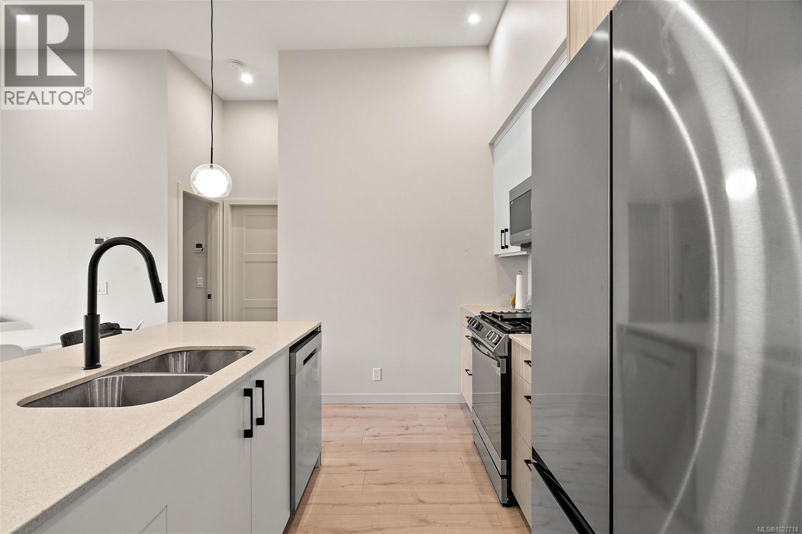 #606 947 WHIRLAWAY CRES - 5