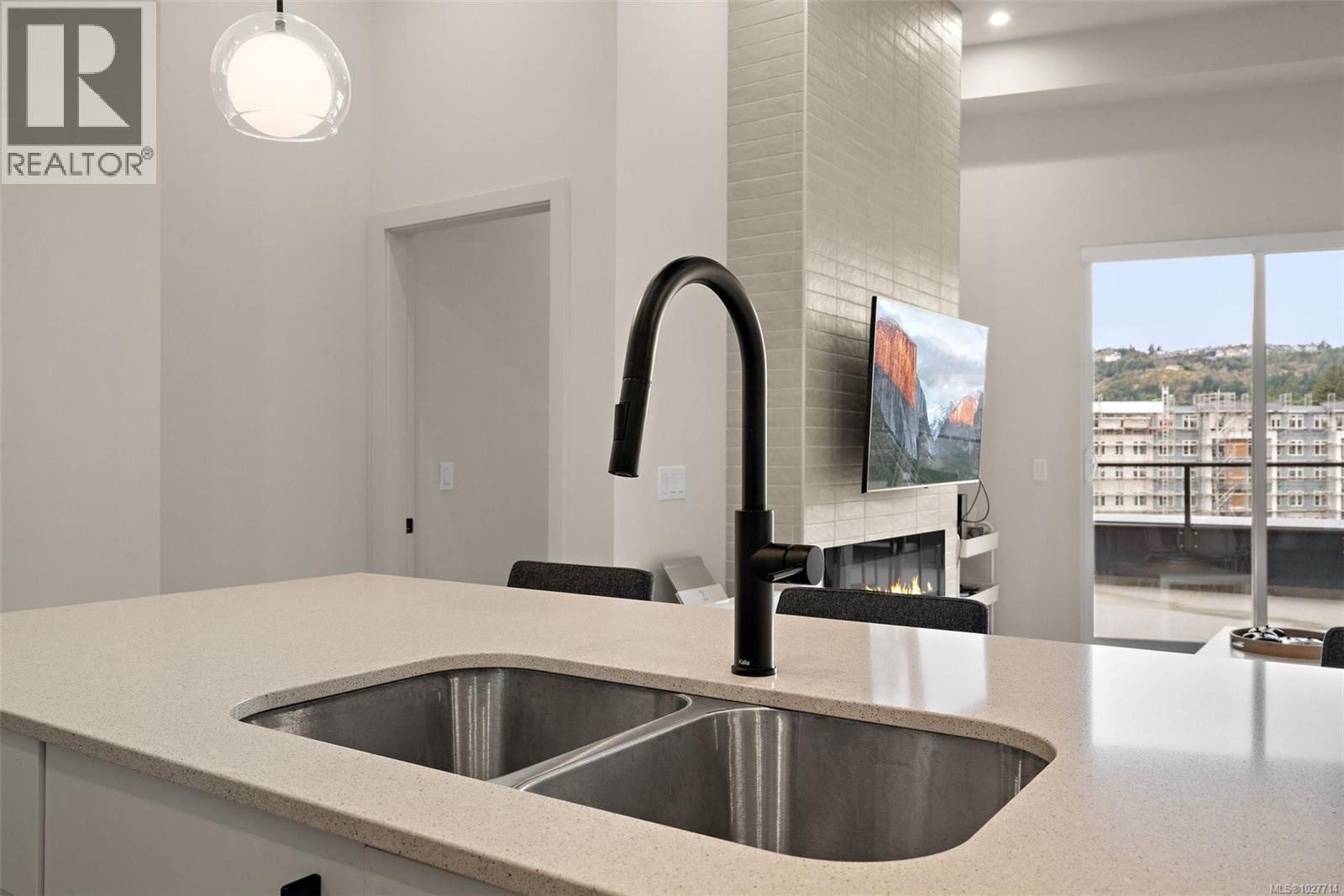 #606 947 WHIRLAWAY CRES - 7