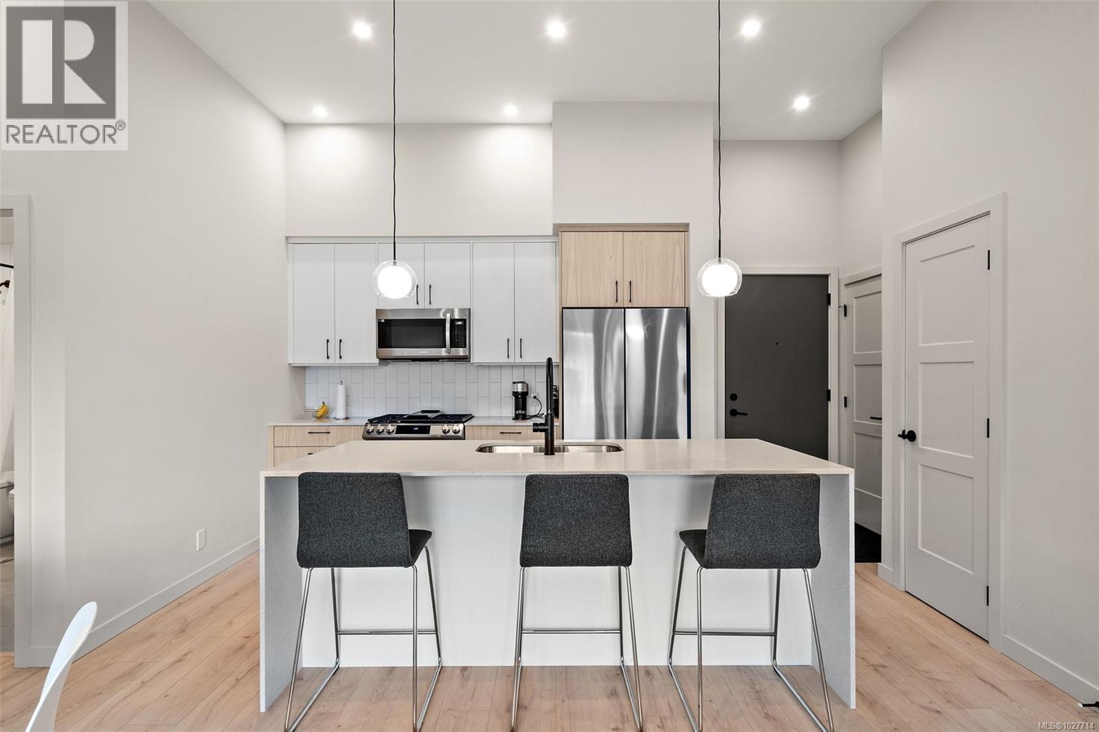 #606 947 WHIRLAWAY CRES - 8