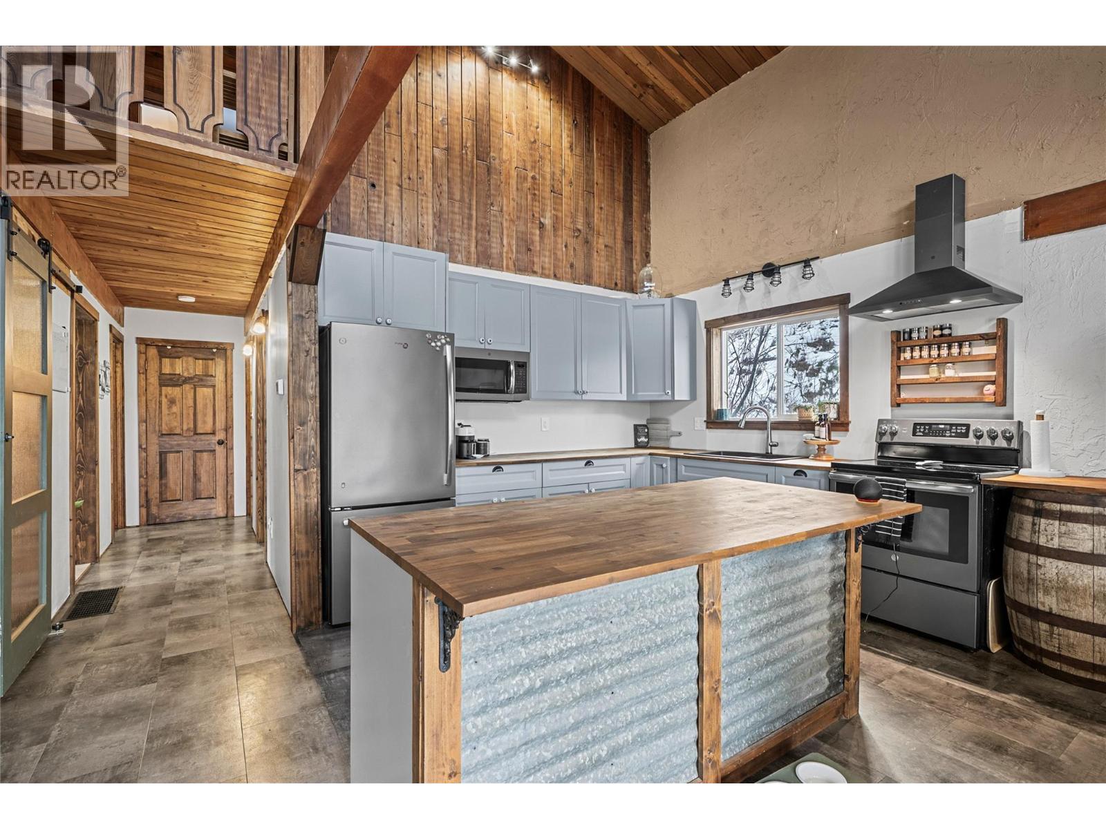 1348 Vella Road, Tappen