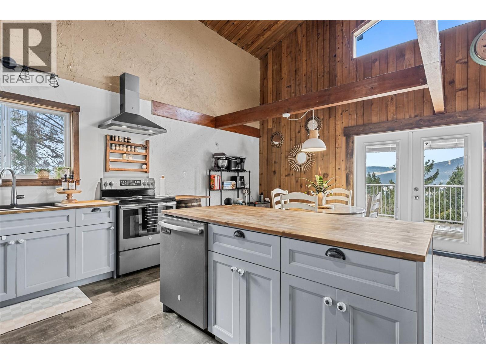 1348 Vella Road, Tappen