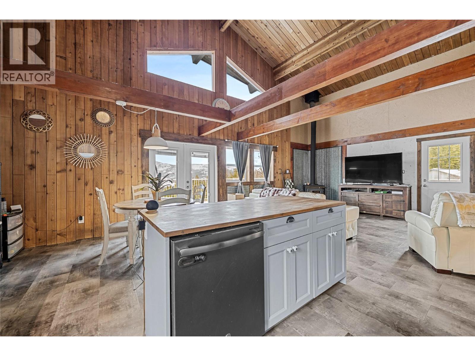 1348 Vella Road, Tappen