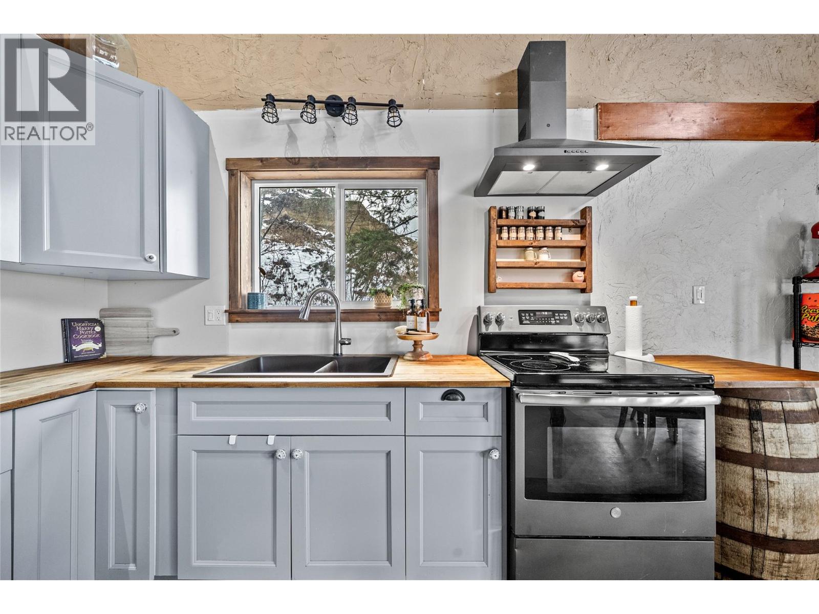 1348 Vella Road, Tappen