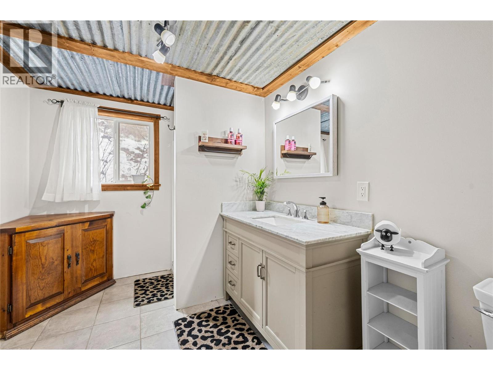 1348 Vella Road, Tappen