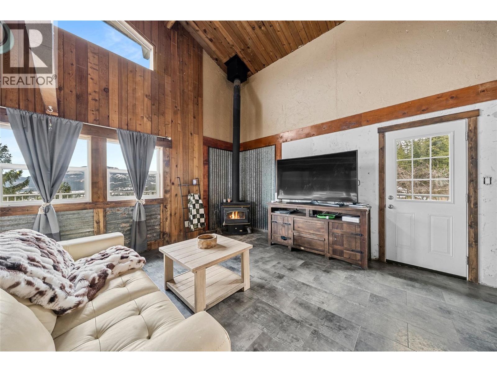 1348 Vella Road, Tappen