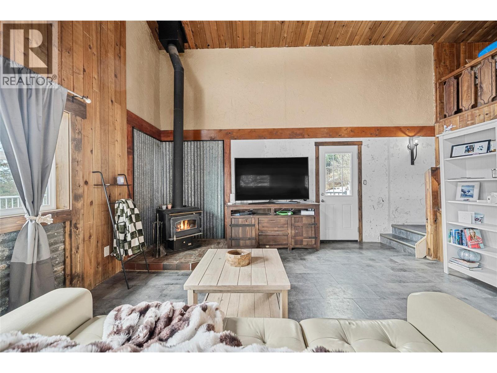 1348 Vella Road, Tappen