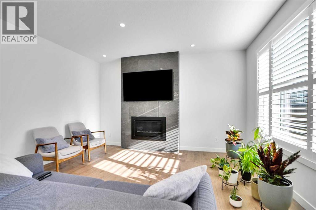 Single Family House for Sale in  Amblehurst Green NW Moraine Calgary 