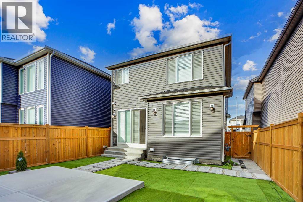 Single Family House for Sale in  Amblehurst Green NW Moraine Calgary 