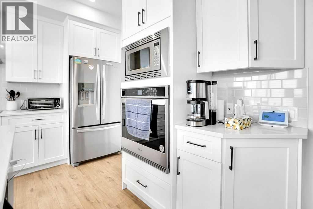 Single Family House for Sale in  Amblehurst Green NW Moraine Calgary 