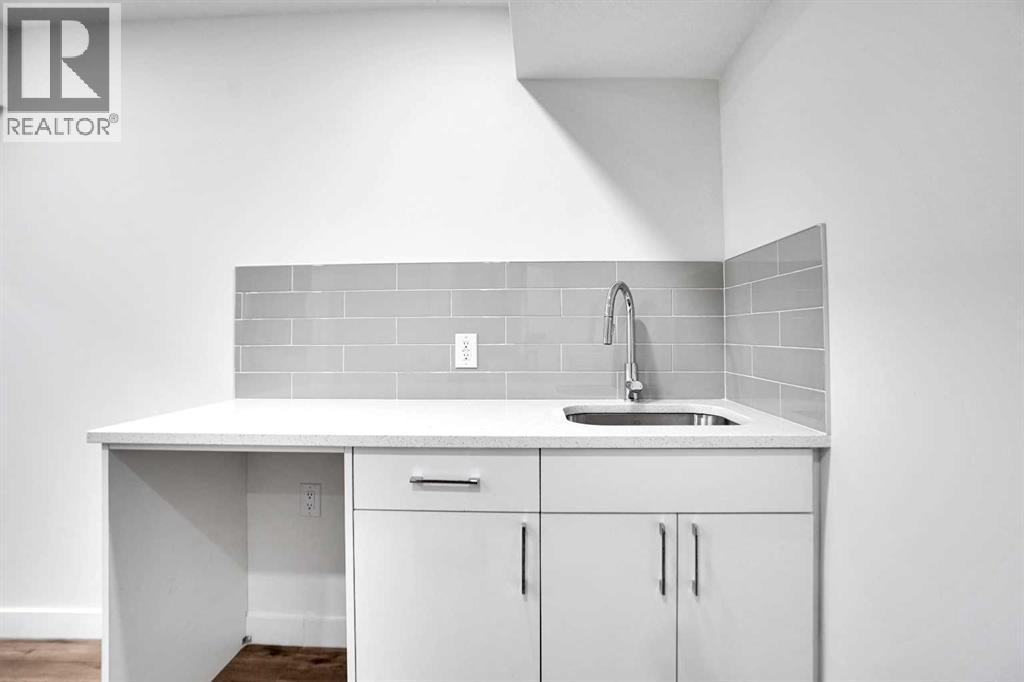 Single Family House for Sale in  Amblehurst Green NW Moraine Calgary 