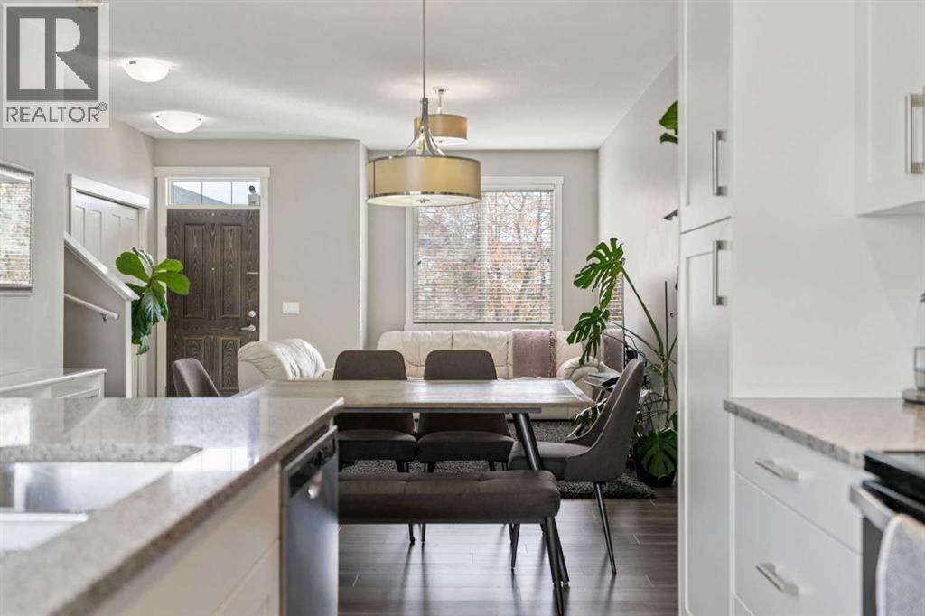 Single Family House for Sale in  Evanston Manor NW Evanston Calgary 