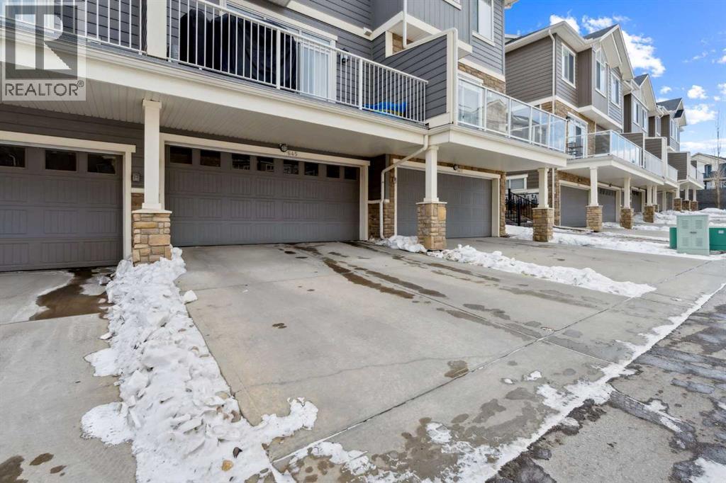 Single Family House for Sale in  Evanston Manor NW Evanston Calgary 