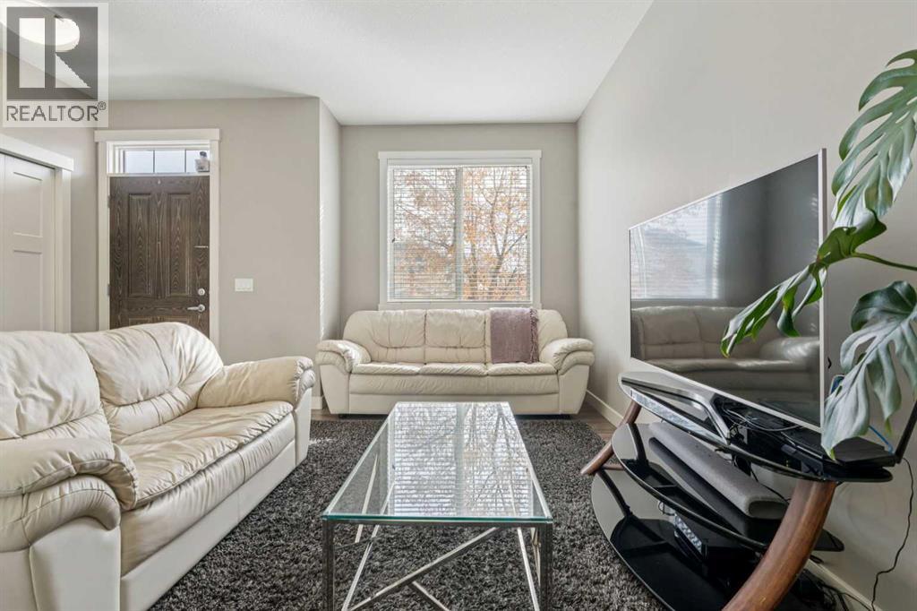 Single Family House for Sale in  Evanston Manor NW Evanston Calgary 