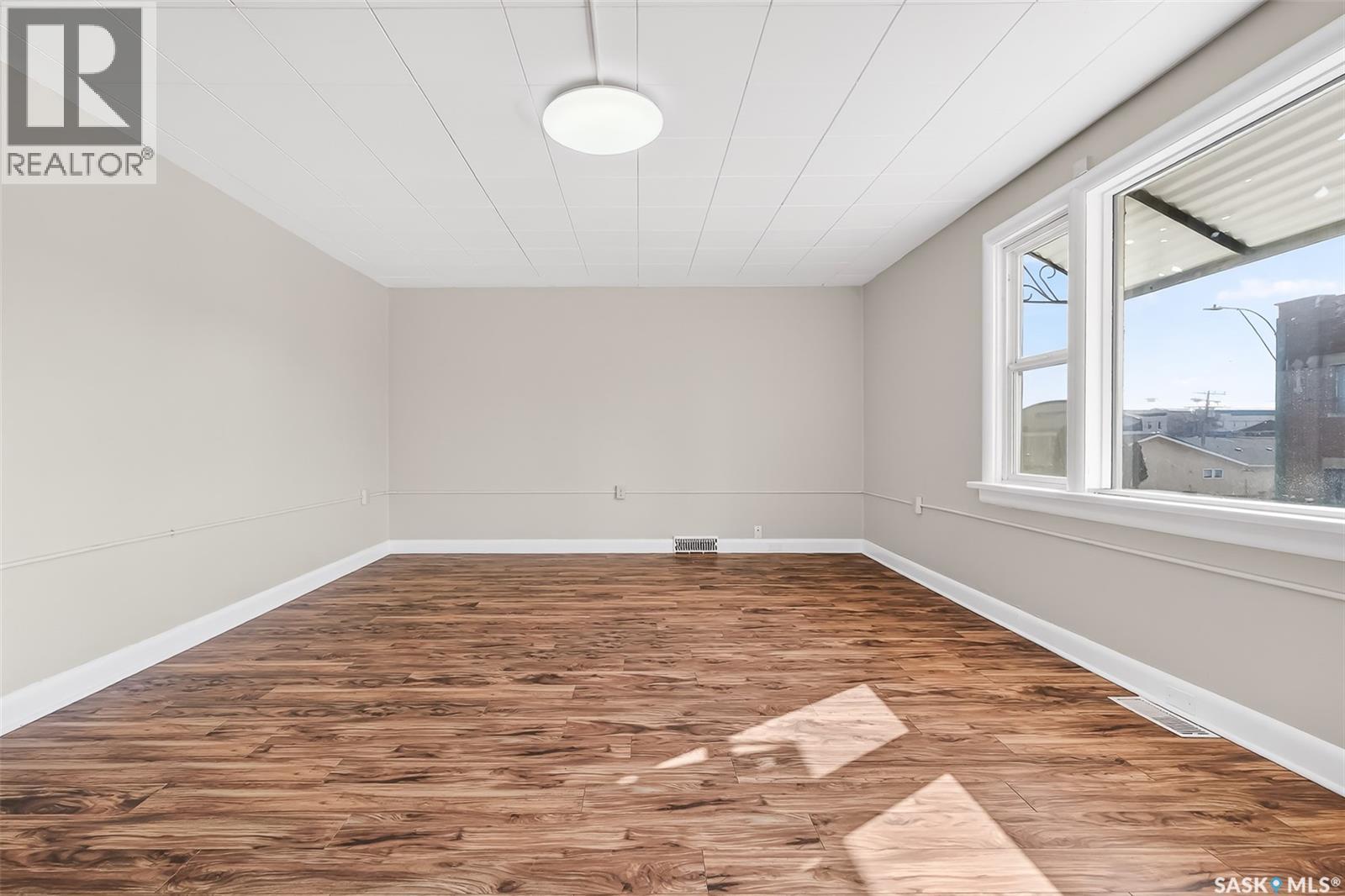 308-312 FAIRFORD STREET W - 16